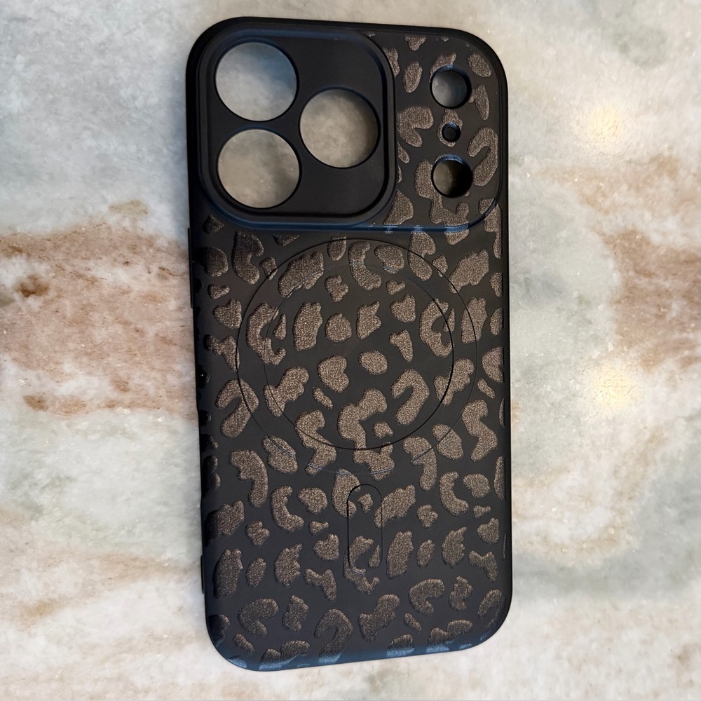 iPhone 17 Pro Leopard Flex Case (NIB)